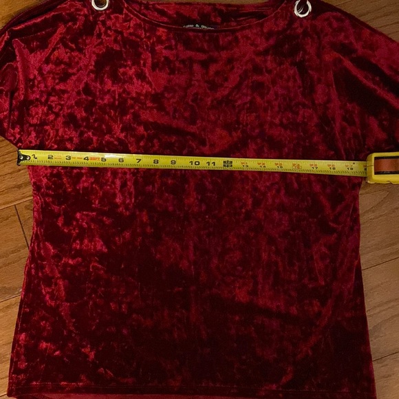 Cable & Gauge red velvet open quarter sleeves blouse. Size Petite Medium - Picture 8 of 10